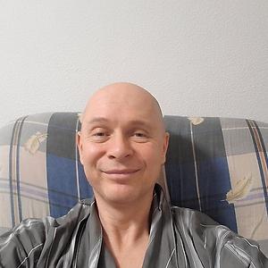 51+